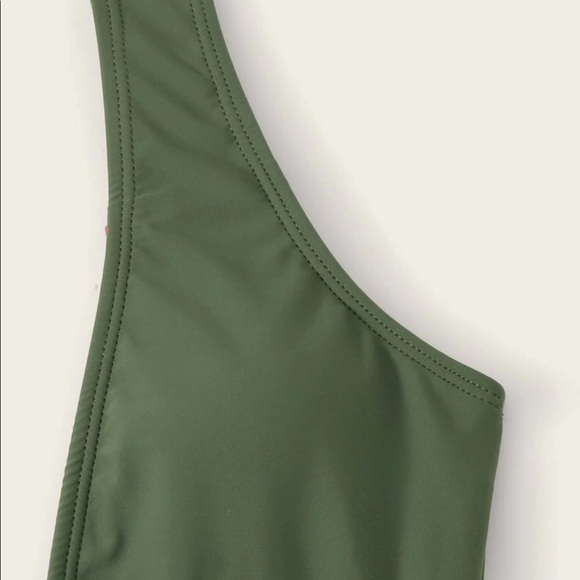 Swimsuit One Piece Plunge Neckline High Leg NWT - Picture 5 of 7